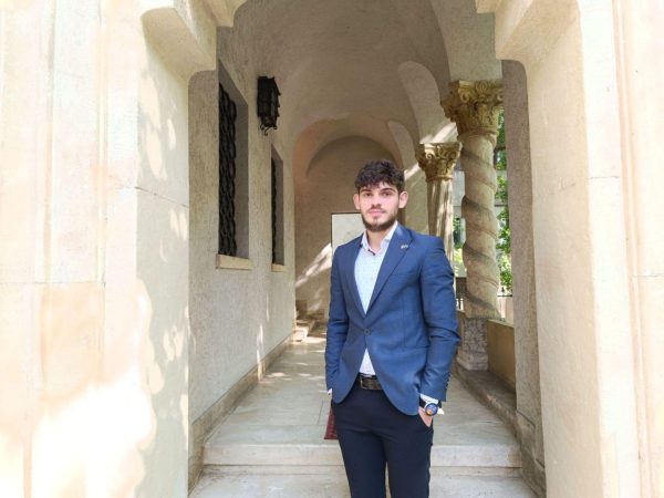 Mesajul tău pe stradă, în online și în presă? Vlad Augustin îți propune strategia EkoGroup: steaguri, marketing politic și PR editorial